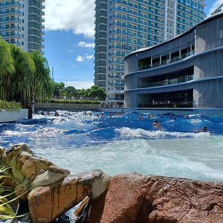 Manila Urban Resort At Azure Exteriér fotografie