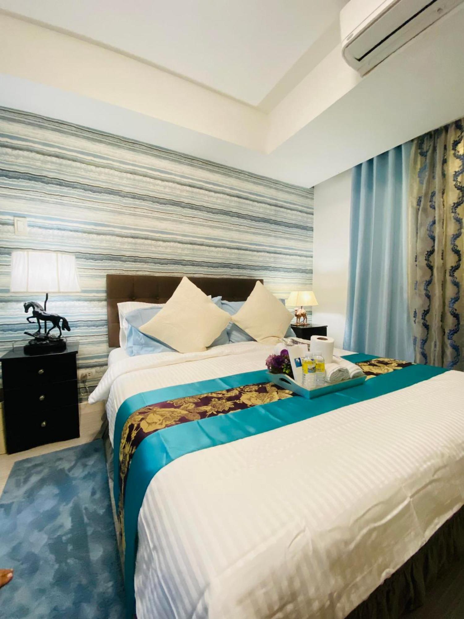 Manila Urban Resort At Azure Exteriér fotografie