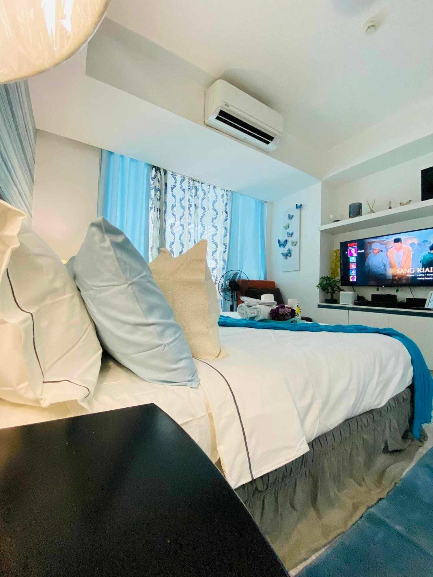 Manila Urban Resort At Azure Exteriér fotografie