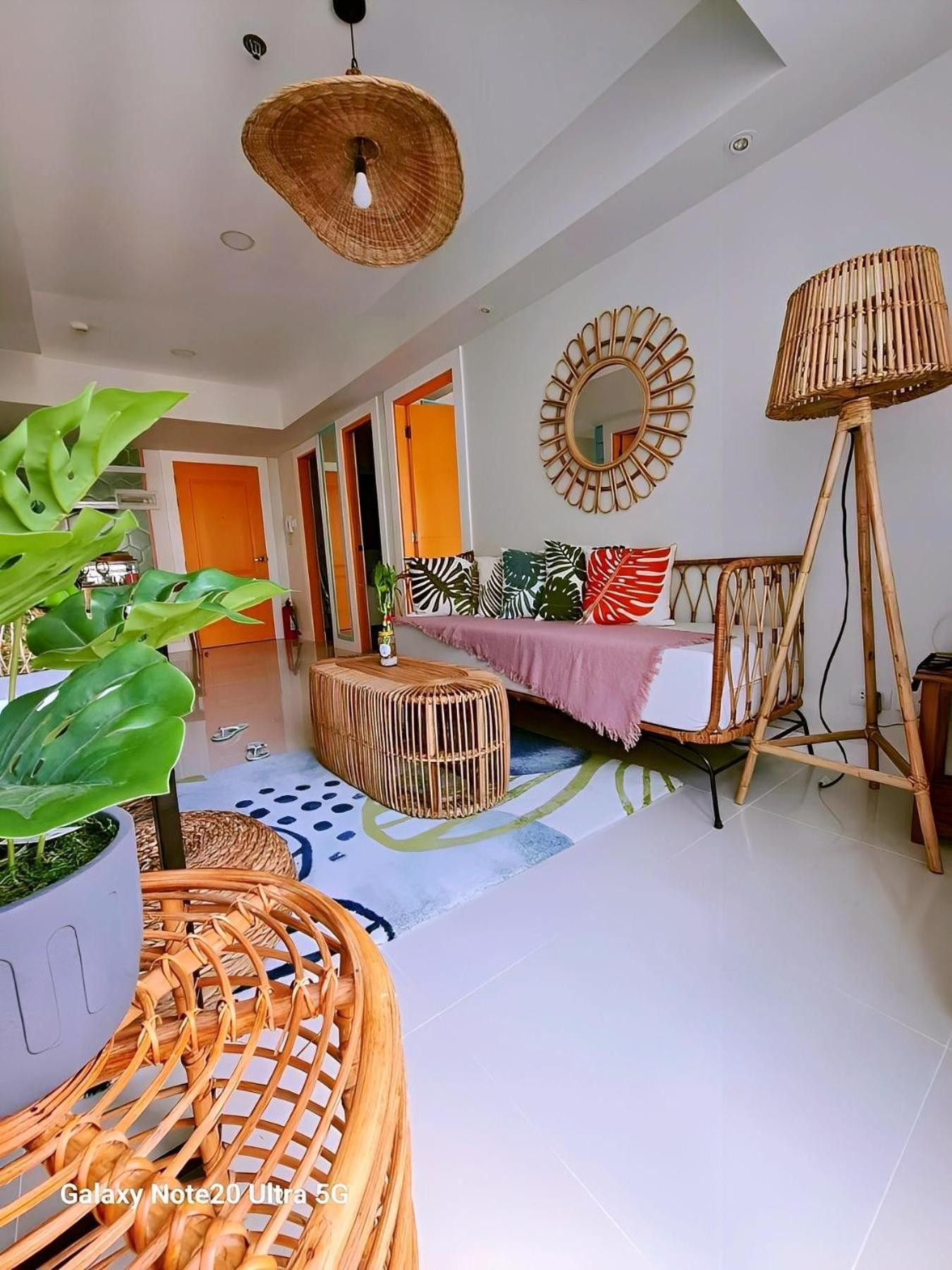 Manila Urban Resort At Azure Exteriér fotografie