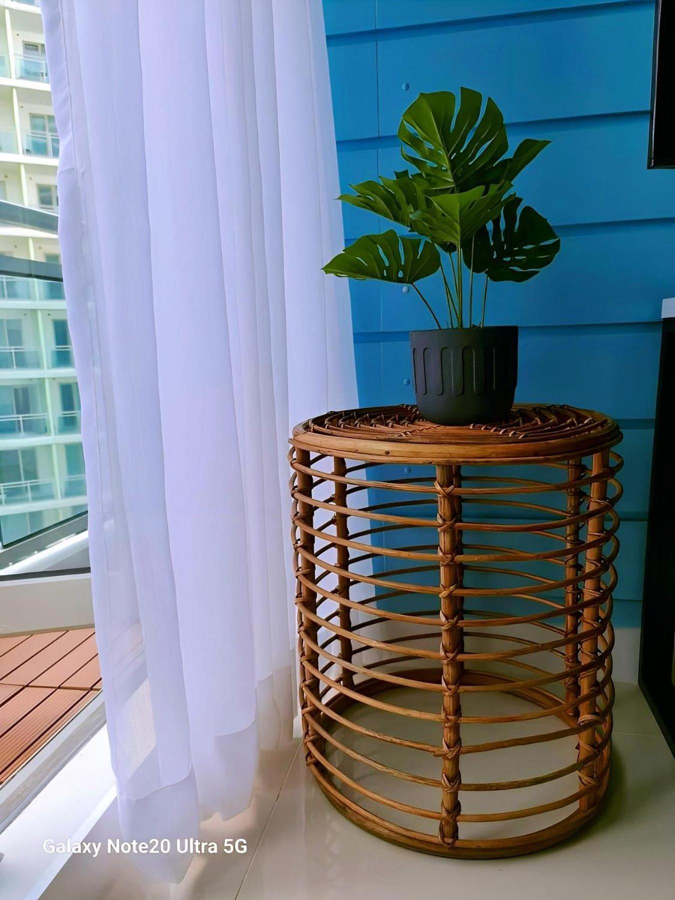 Manila Urban Resort At Azure Exteriér fotografie