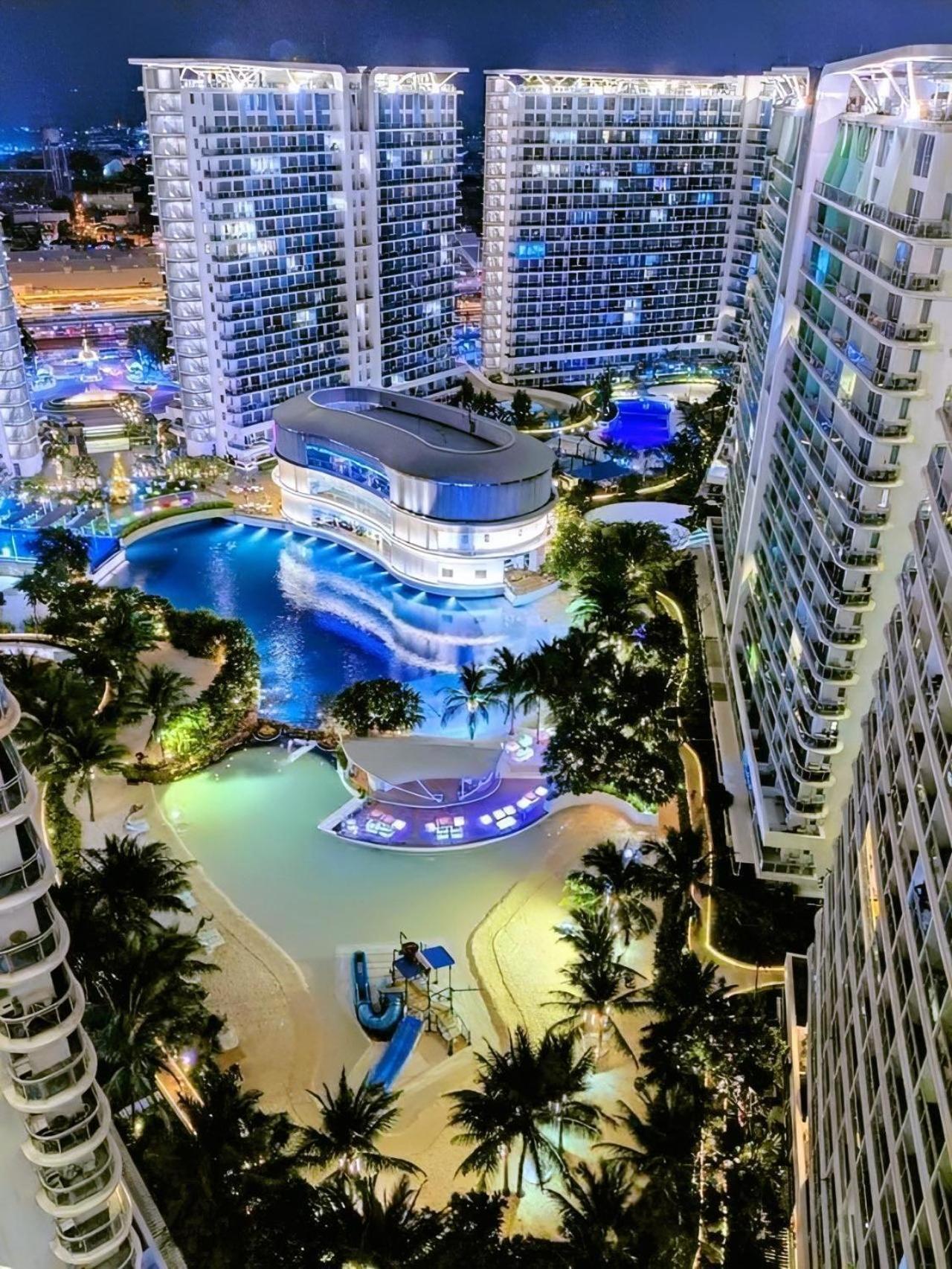 Manila Urban Resort At Azure Exteriér fotografie