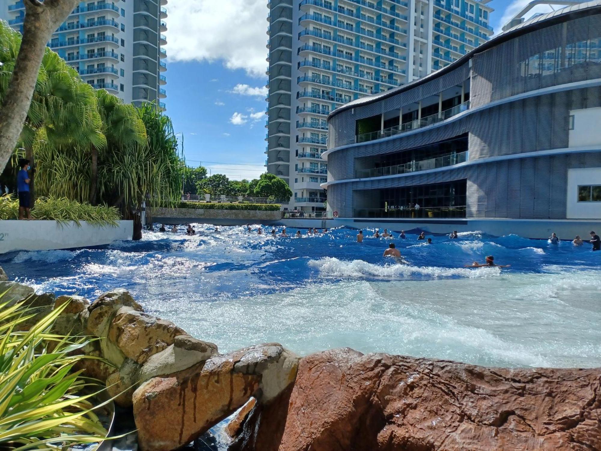 Manila Urban Resort At Azure Exteriér fotografie