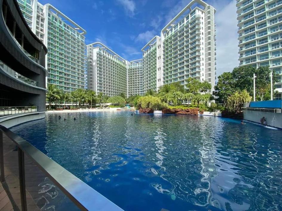 Manila Urban Resort At Azure Exteriér fotografie