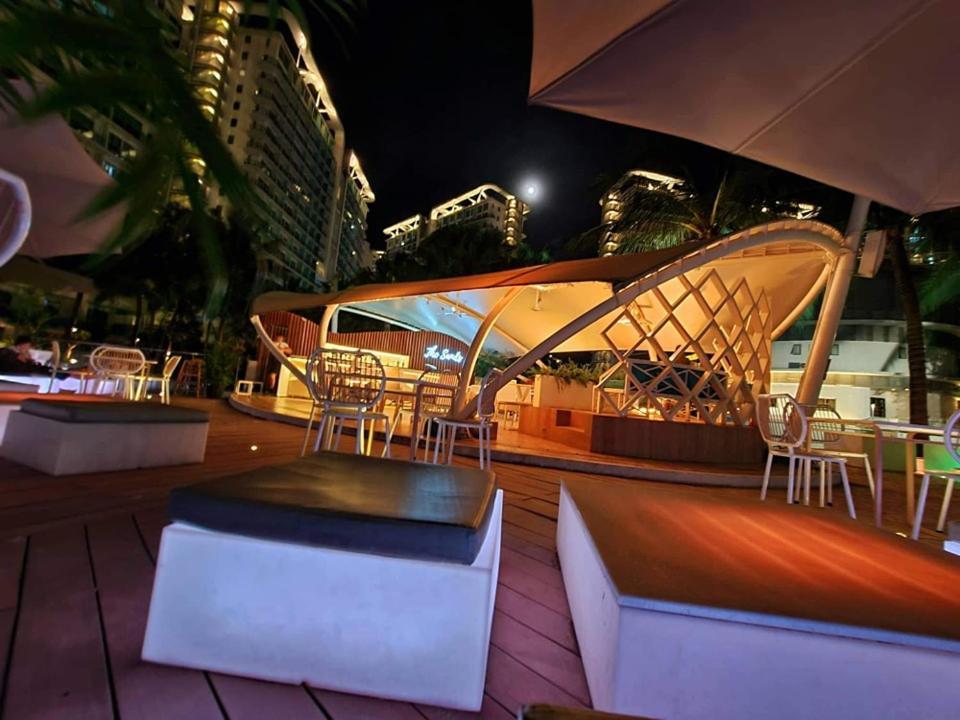 Manila Urban Resort At Azure Exteriér fotografie