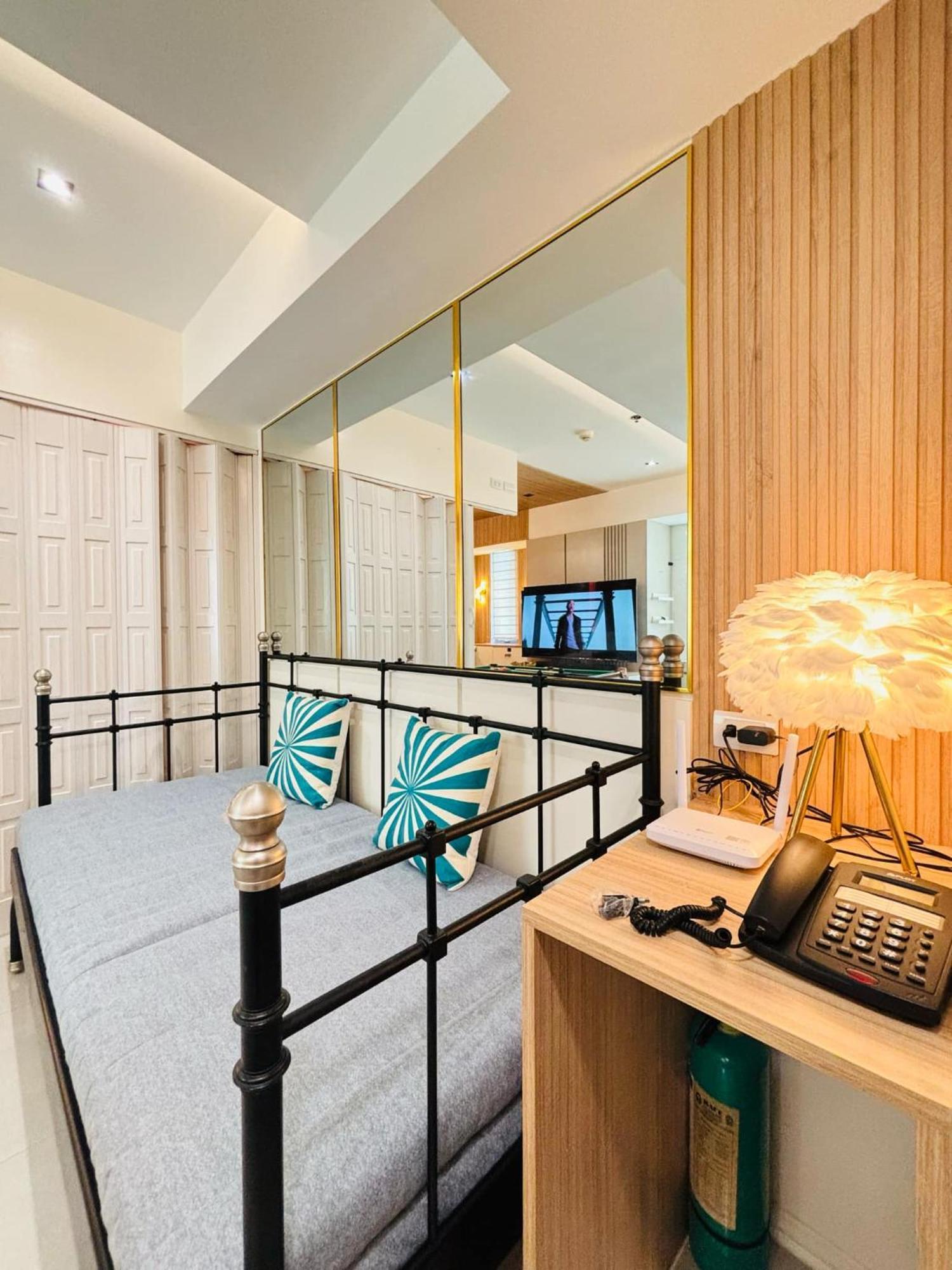 Manila Urban Resort At Azure Exteriér fotografie
