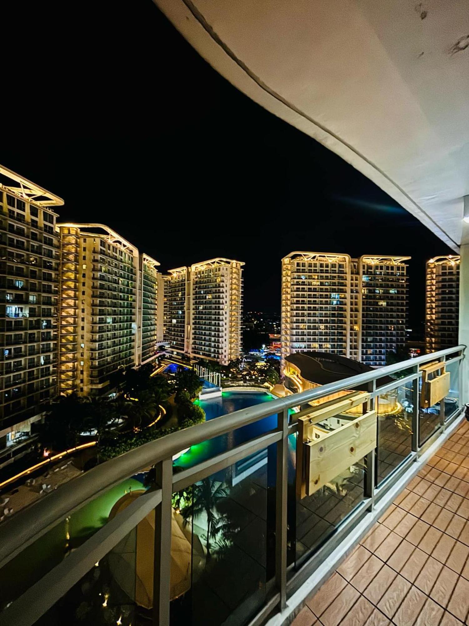 Manila Urban Resort At Azure Exteriér fotografie