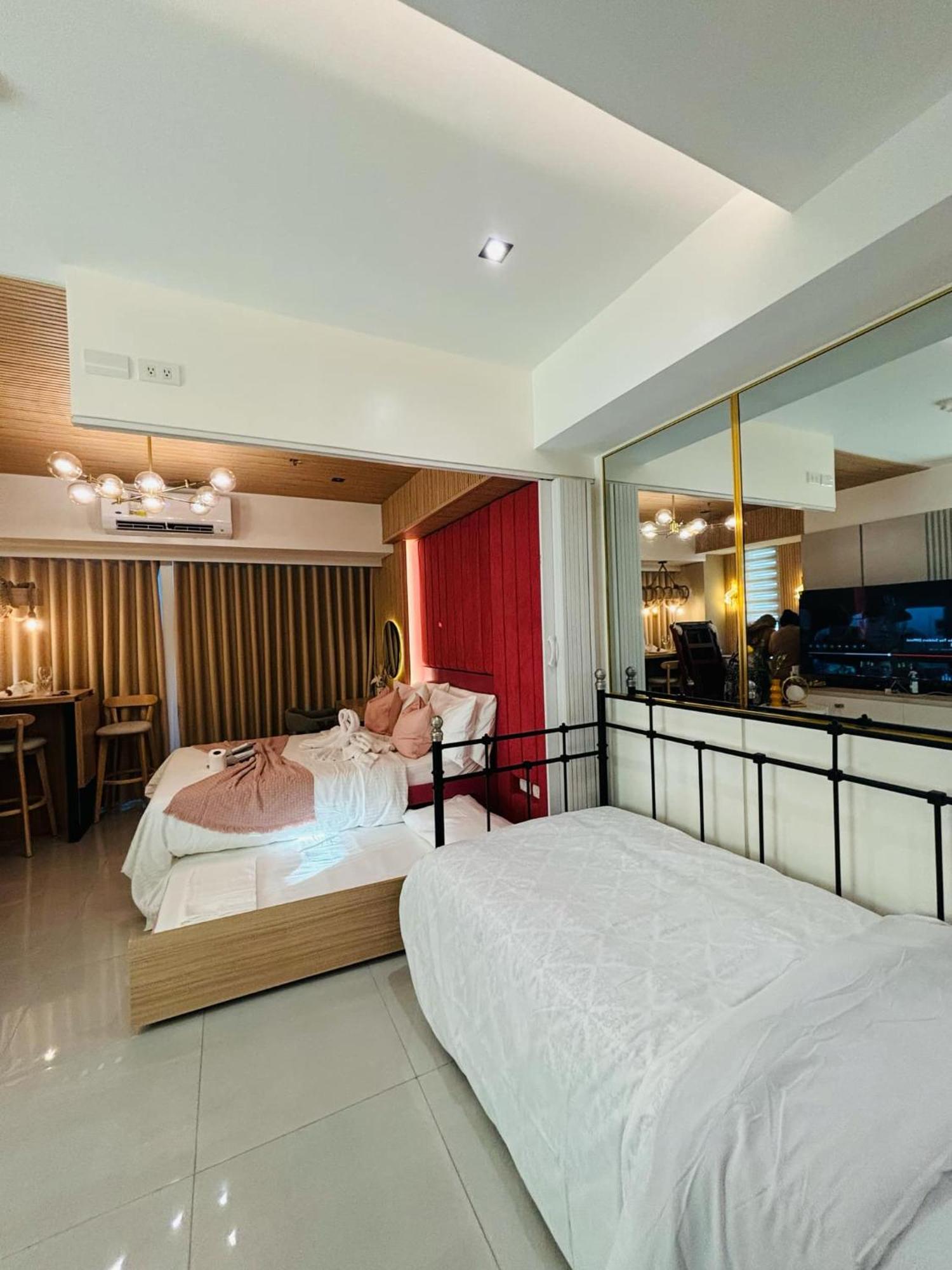 Manila Urban Resort At Azure Exteriér fotografie