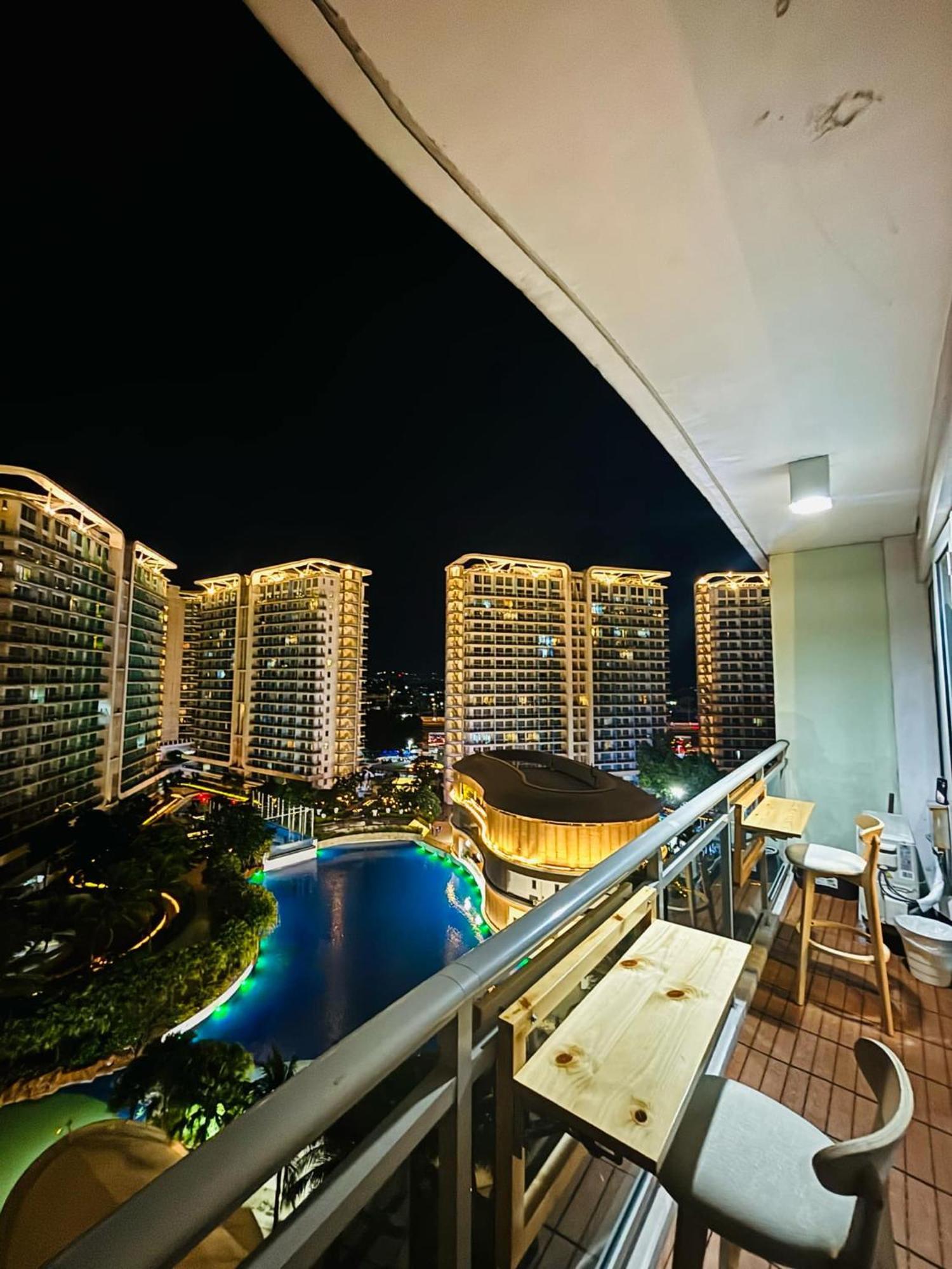 Manila Urban Resort At Azure Exteriér fotografie