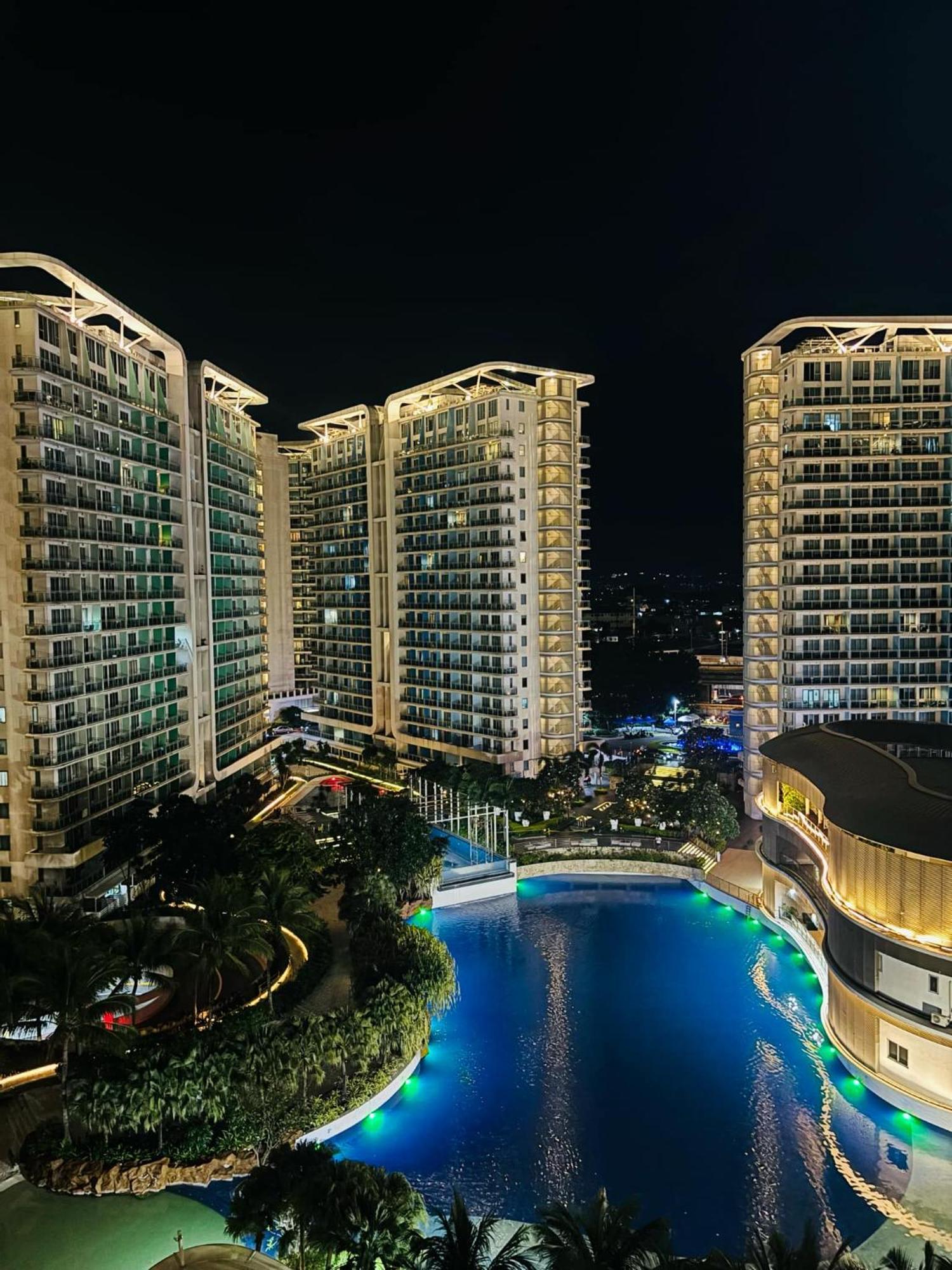 Manila Urban Resort At Azure Exteriér fotografie