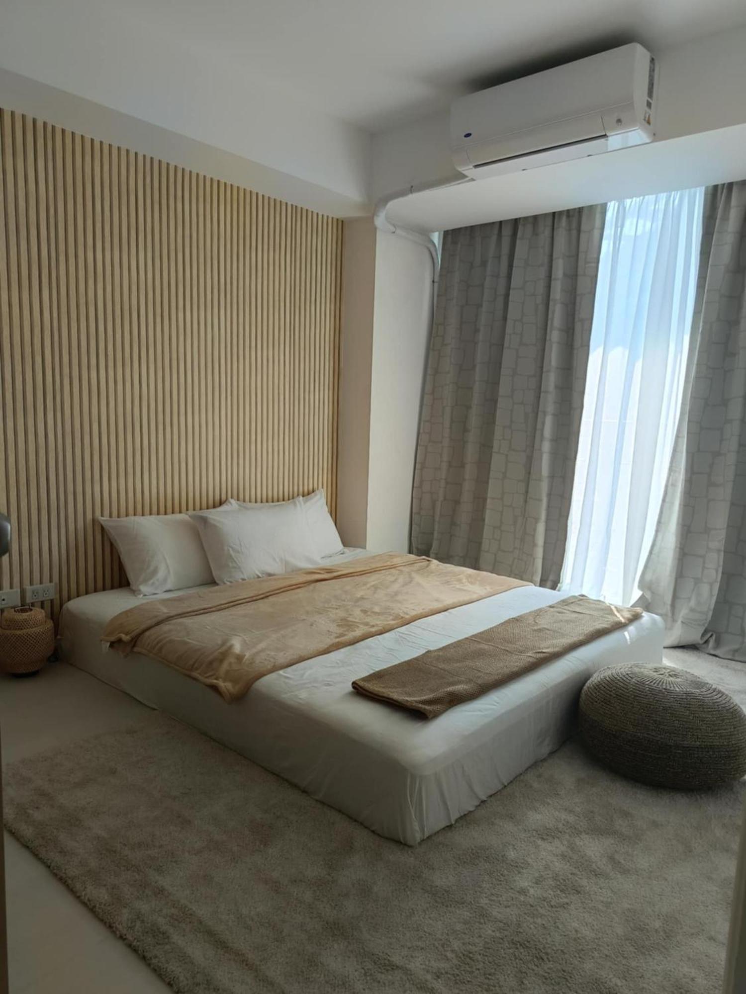 Manila Urban Resort At Azure Exteriér fotografie