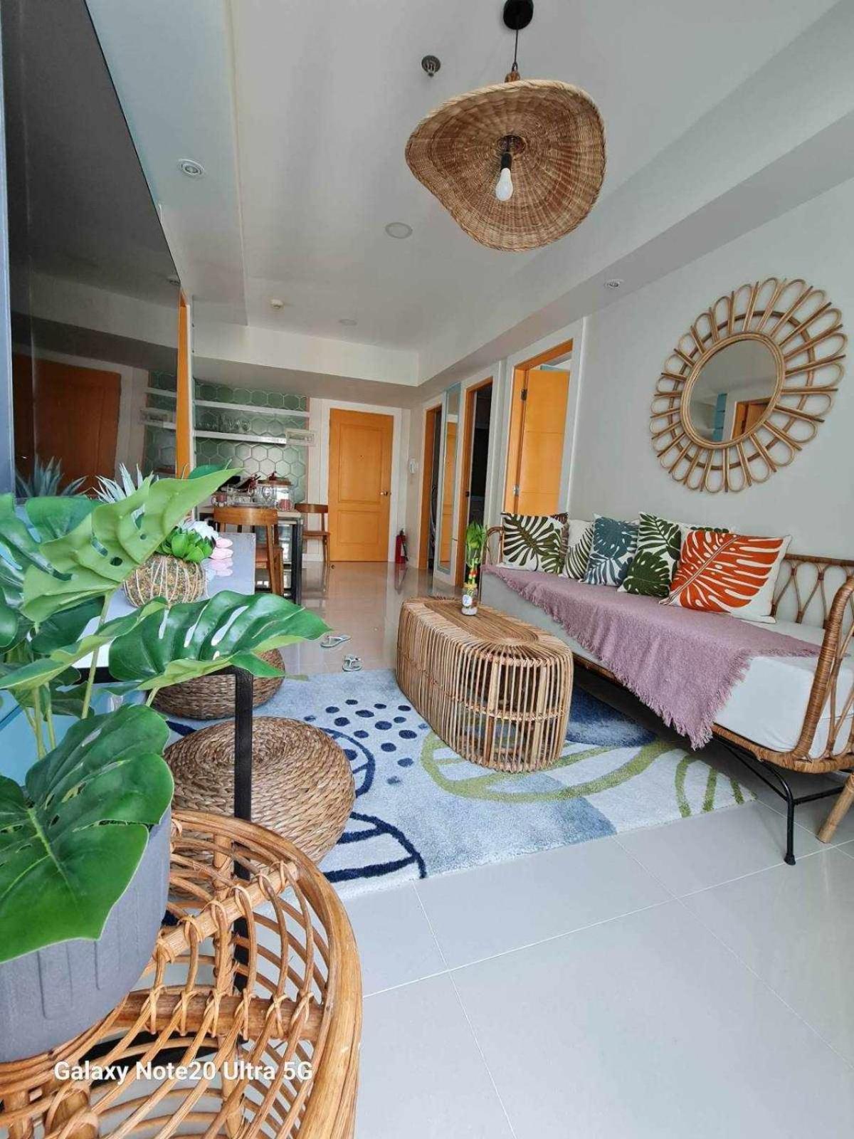 Manila Urban Resort At Azure Exteriér fotografie