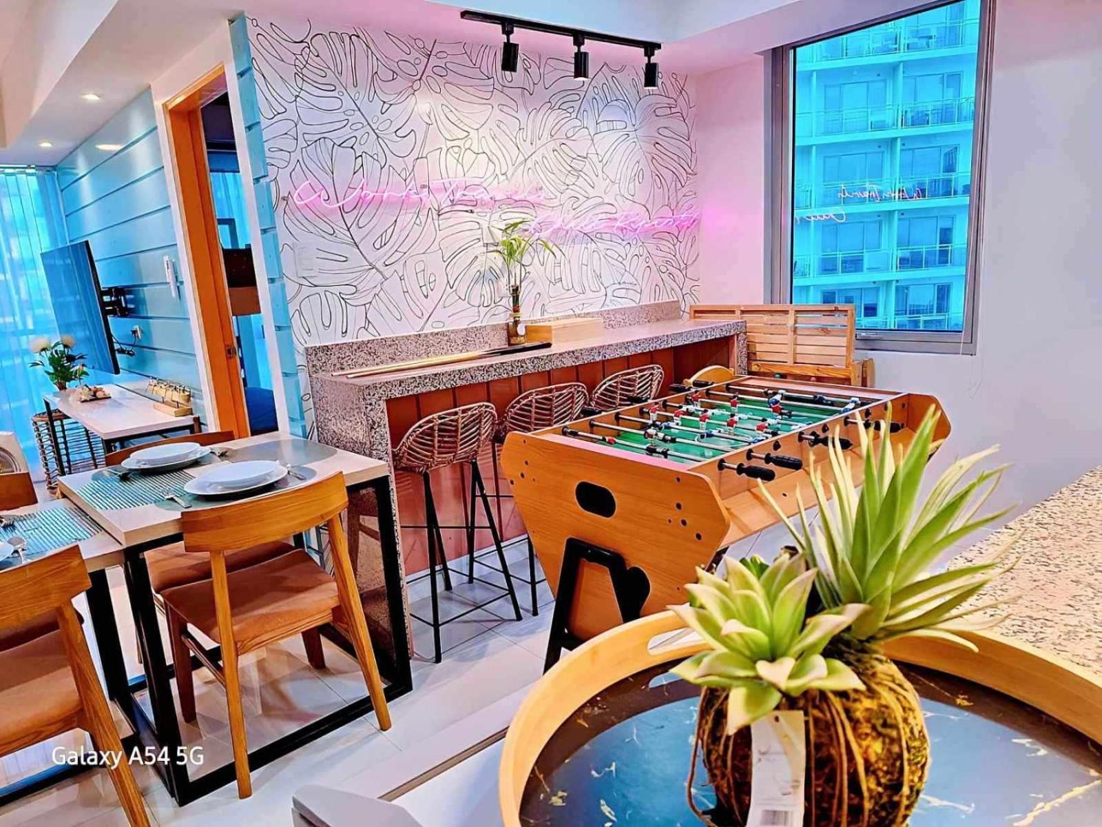Manila Urban Resort At Azure Exteriér fotografie