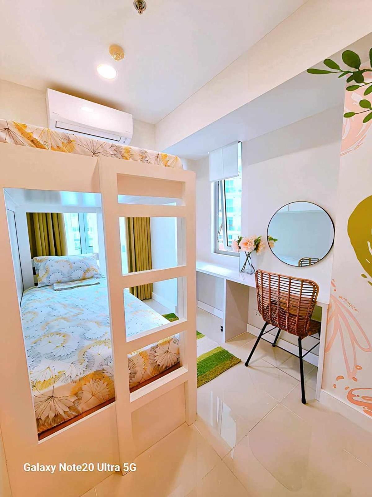 Manila Urban Resort At Azure Exteriér fotografie