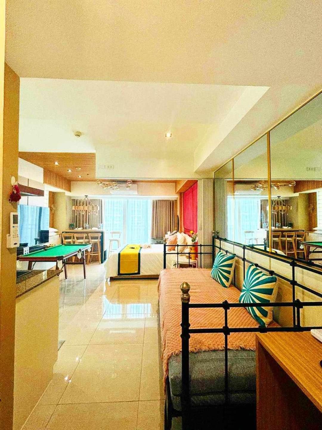 Manila Urban Resort At Azure Exteriér fotografie