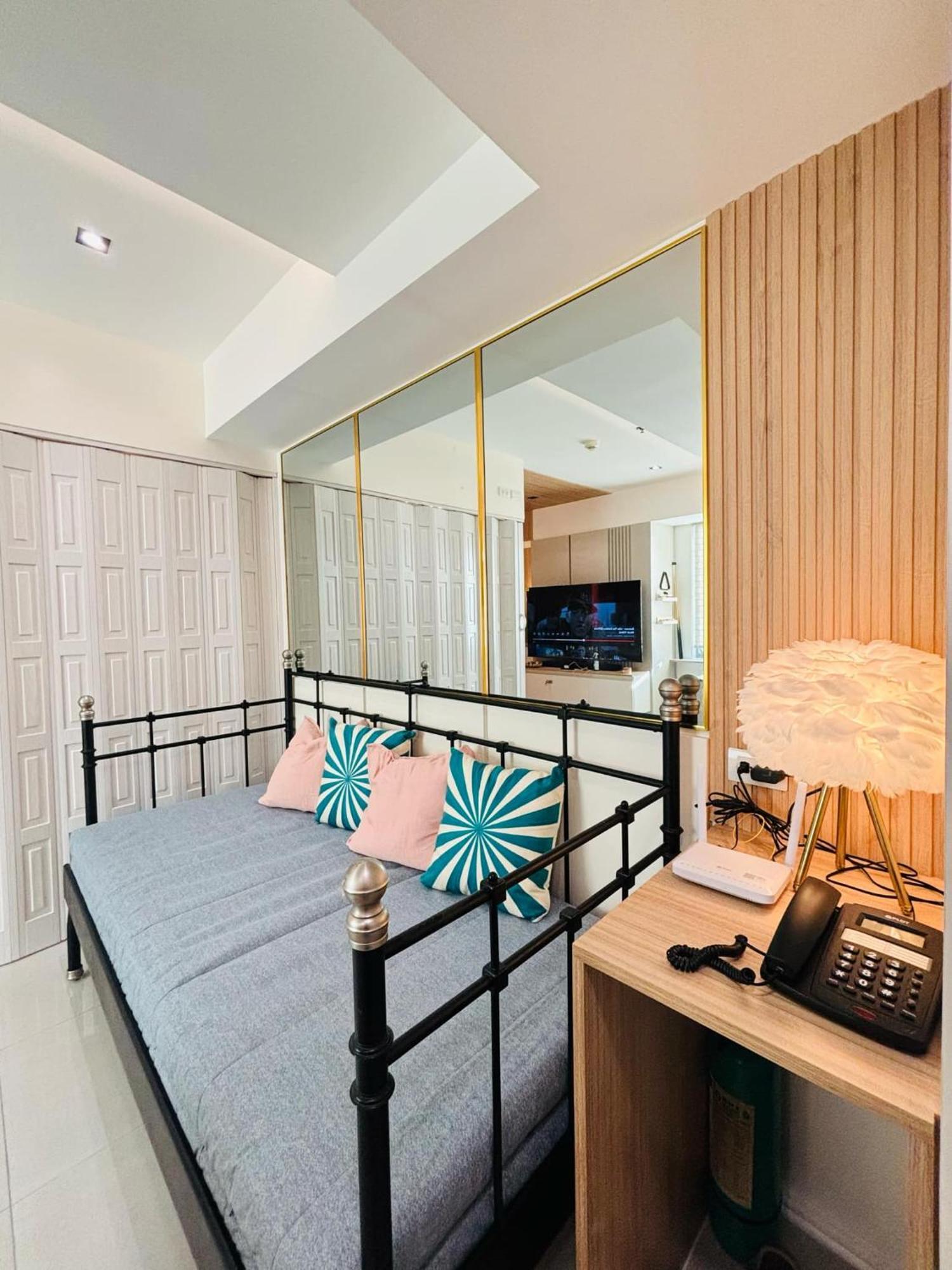 Manila Urban Resort At Azure Exteriér fotografie
