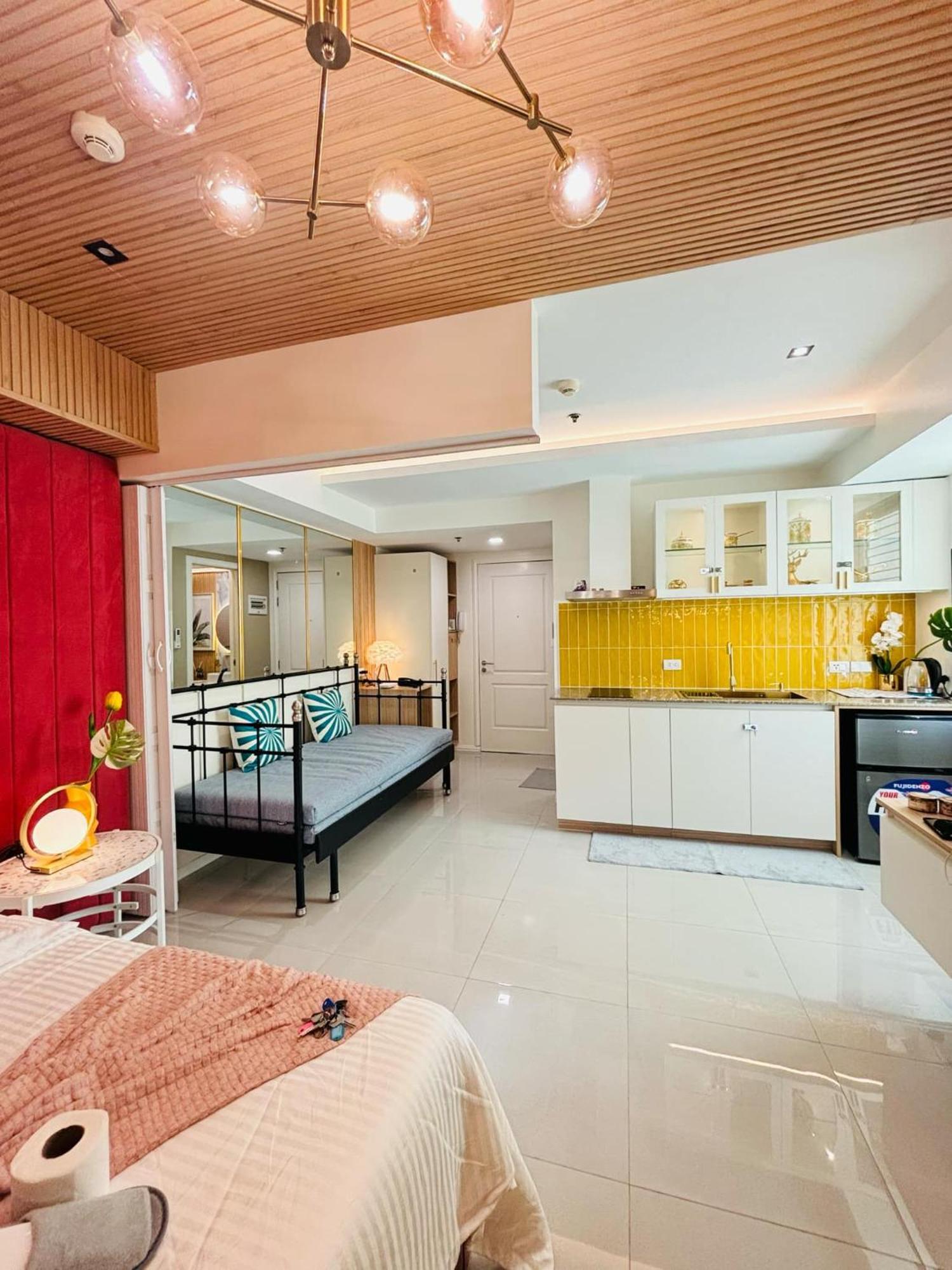 Manila Urban Resort At Azure Exteriér fotografie