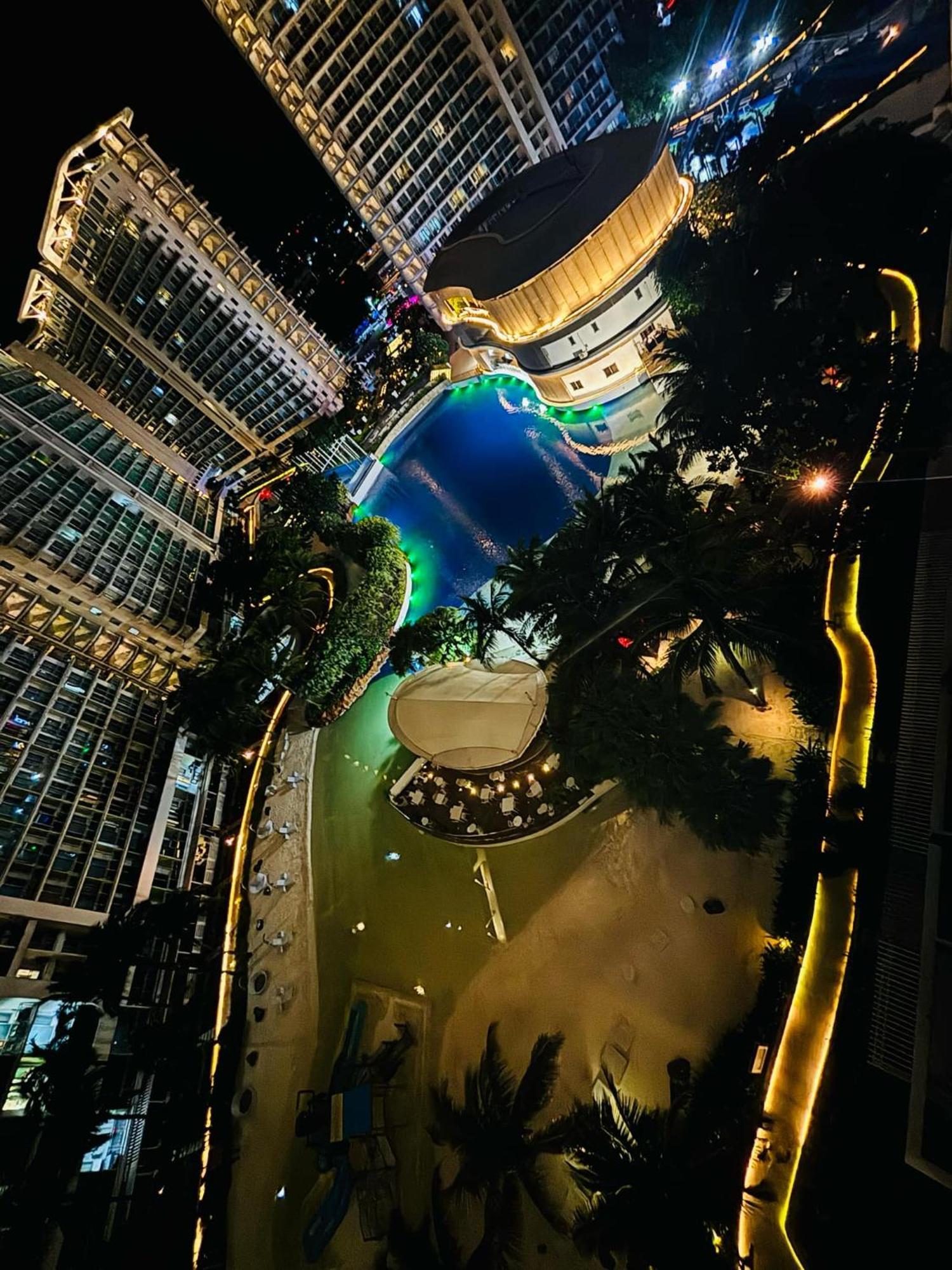 Manila Urban Resort At Azure Exteriér fotografie
