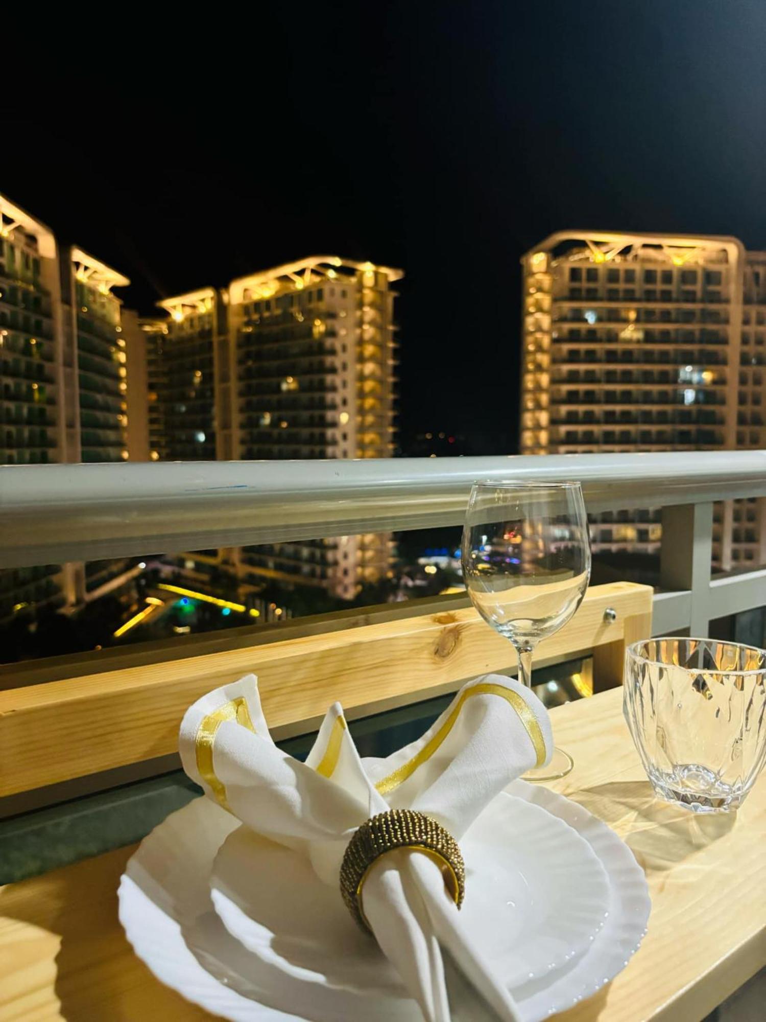 Manila Urban Resort At Azure Exteriér fotografie