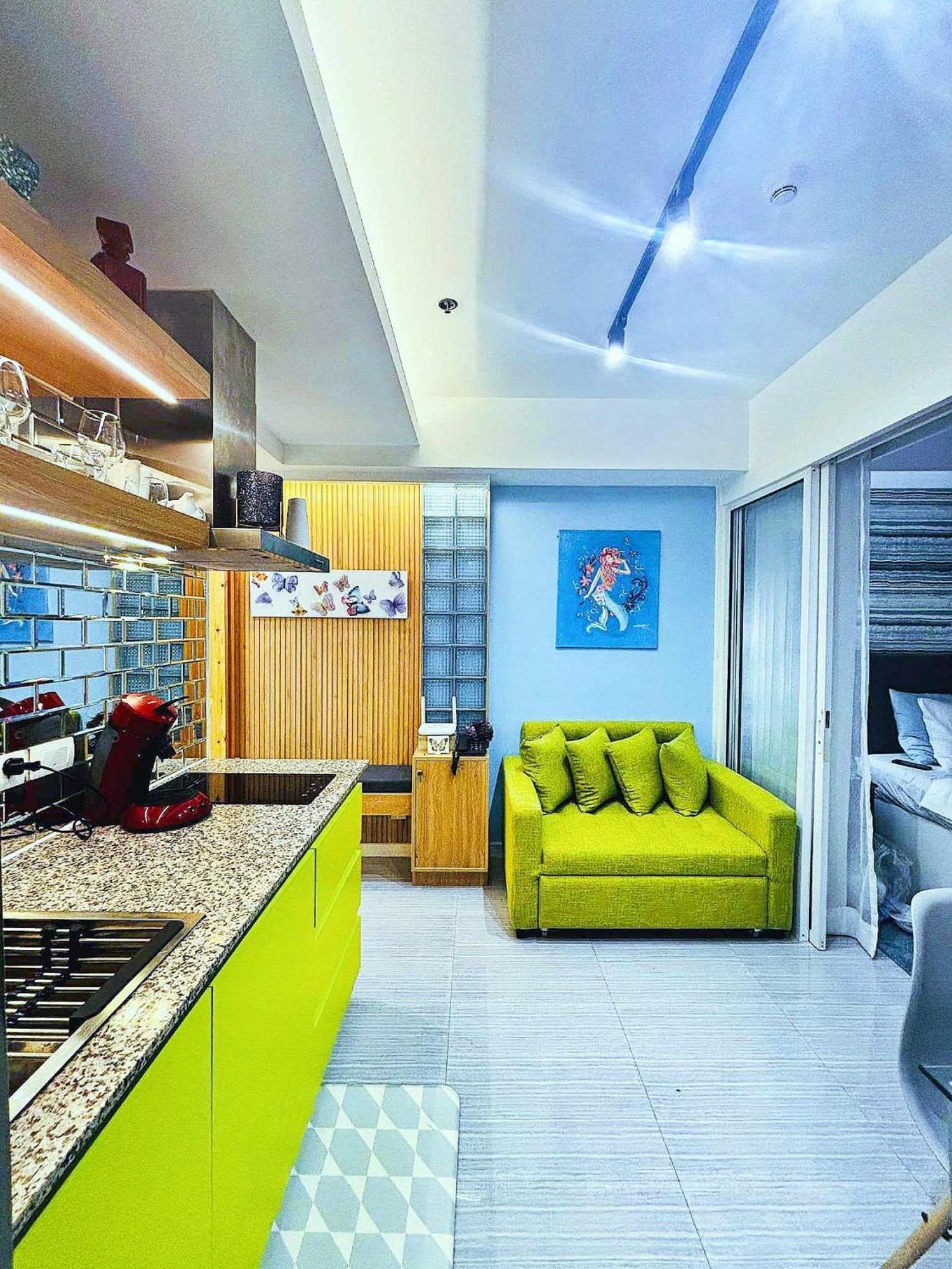 Manila Urban Resort At Azure Exteriér fotografie